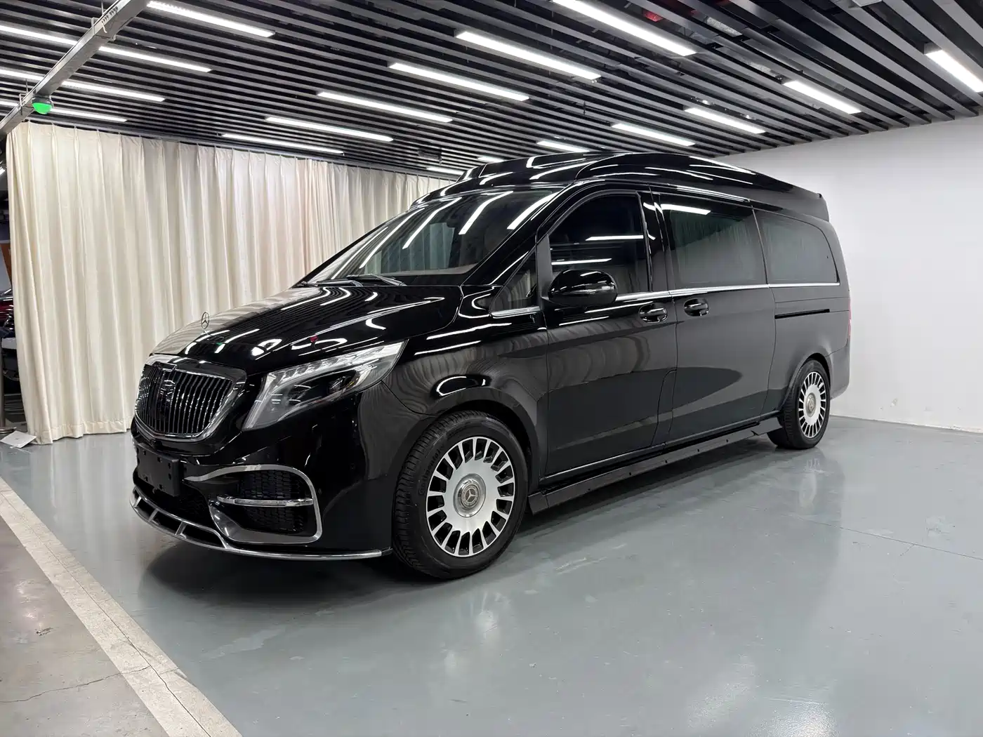 Mercedes-Benz V-Class 2018 V 260 L Premium Long Wheelbase Edition China VI