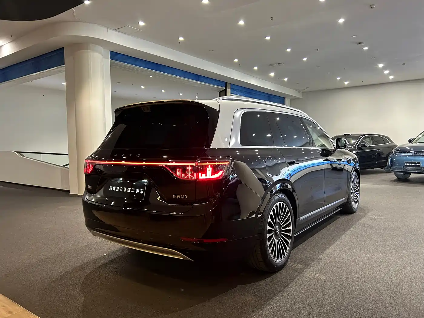 AITO Wenjie AITO M9 2025 Extended Range Ultra 52kWh 6-Seater фото 18