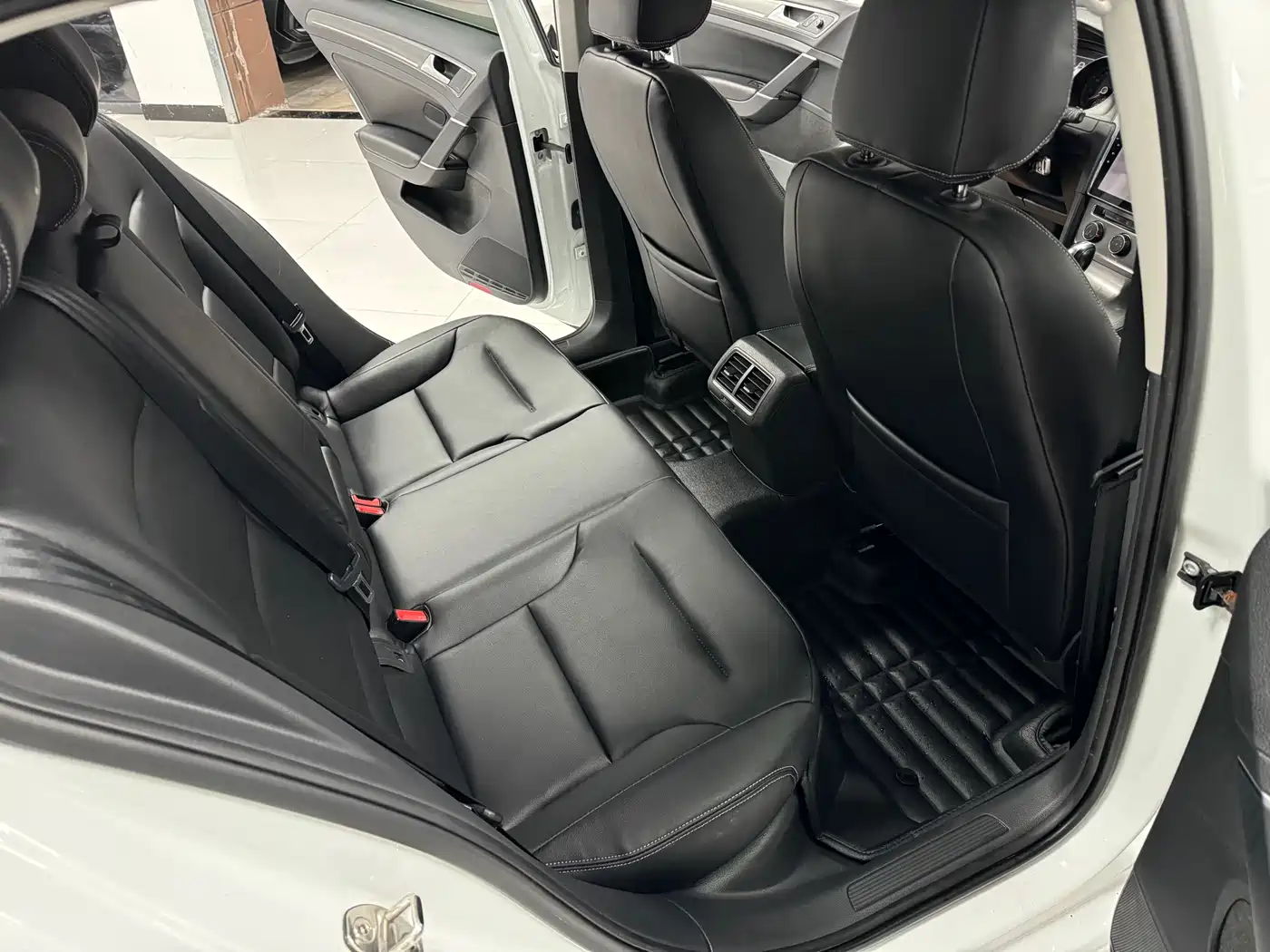 Volkswagen Golf 2016 230TSI Automatic Comfort фото 7