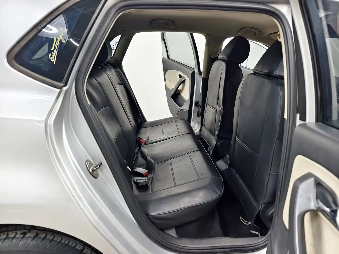 Volkswagen Polo 2011 1.4L Automatic Style Edition фото 15
