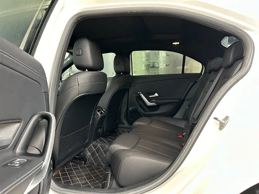 Mercedes-Benz A-Class 2021 A 200 L Sport Sedan Fashion Edition фото 21