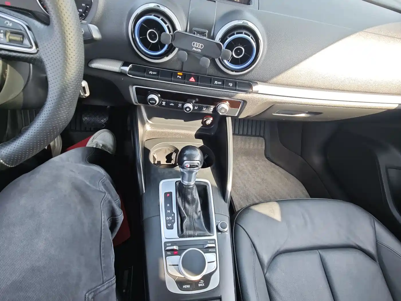 Audi A3 (Import) 2015 Limousine 45 TFSI S line Luxury фото 17