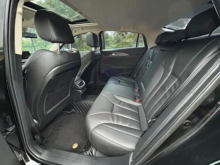 Hongqi H5 2022 Classic 1.5T DCT Flag Rhythm Edition фото 6