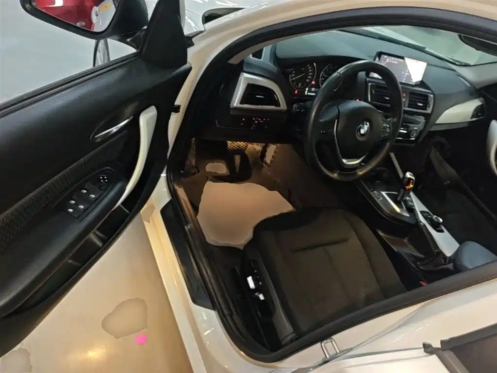 BMW 1 Series (Import) 2016 120i Leading Model фото 16