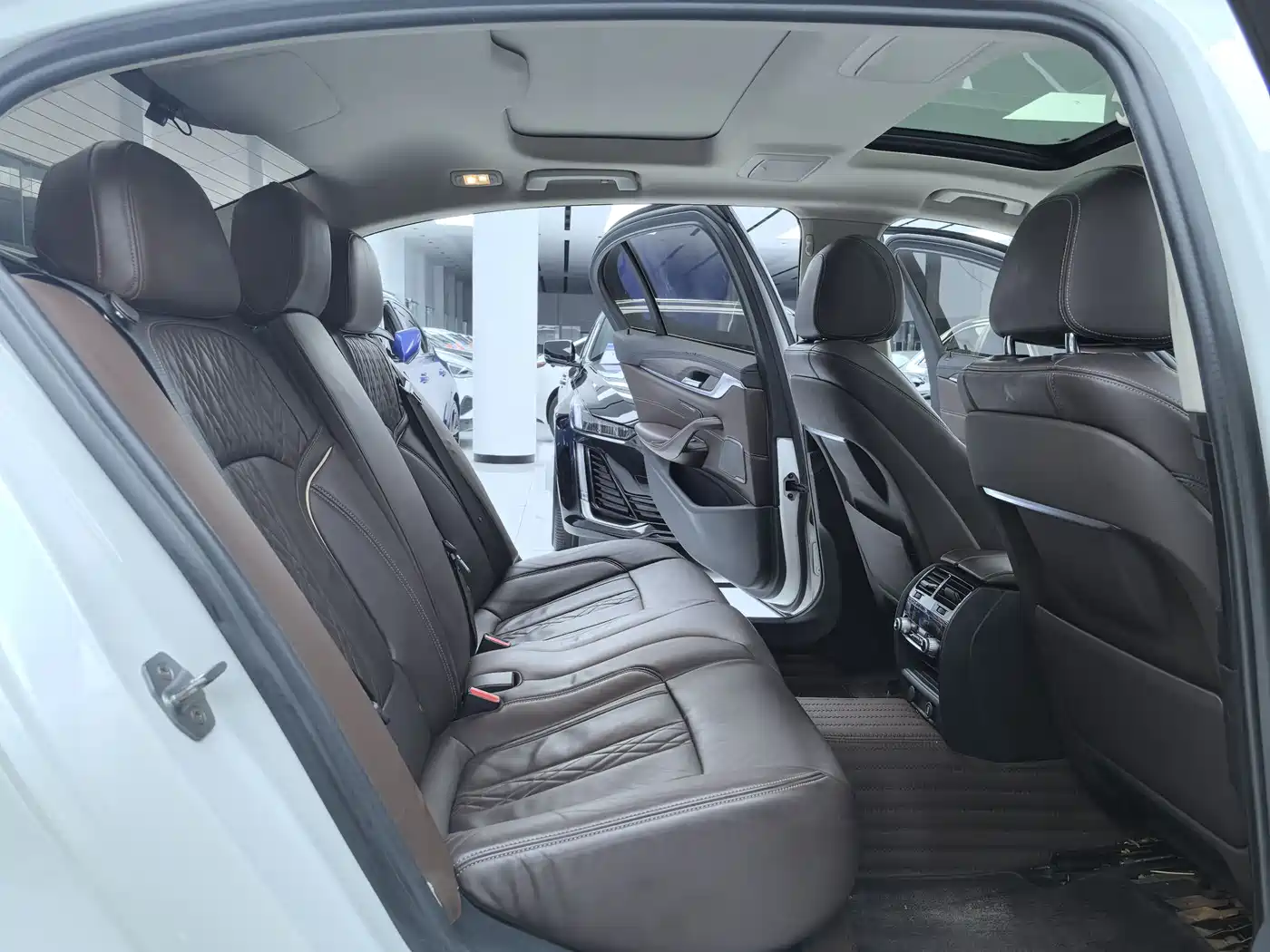 BMW 5 Series 2019 530Li Premium Luxury Package фото 7