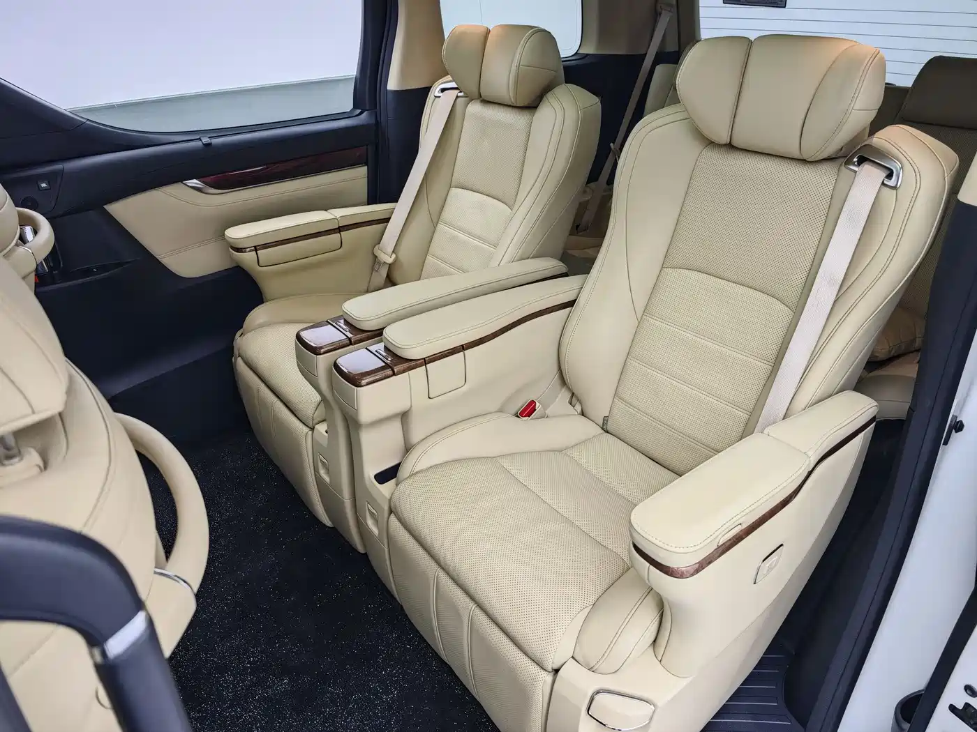 Toyota Alphard 2015 3.5L Luxury Edition фото 14