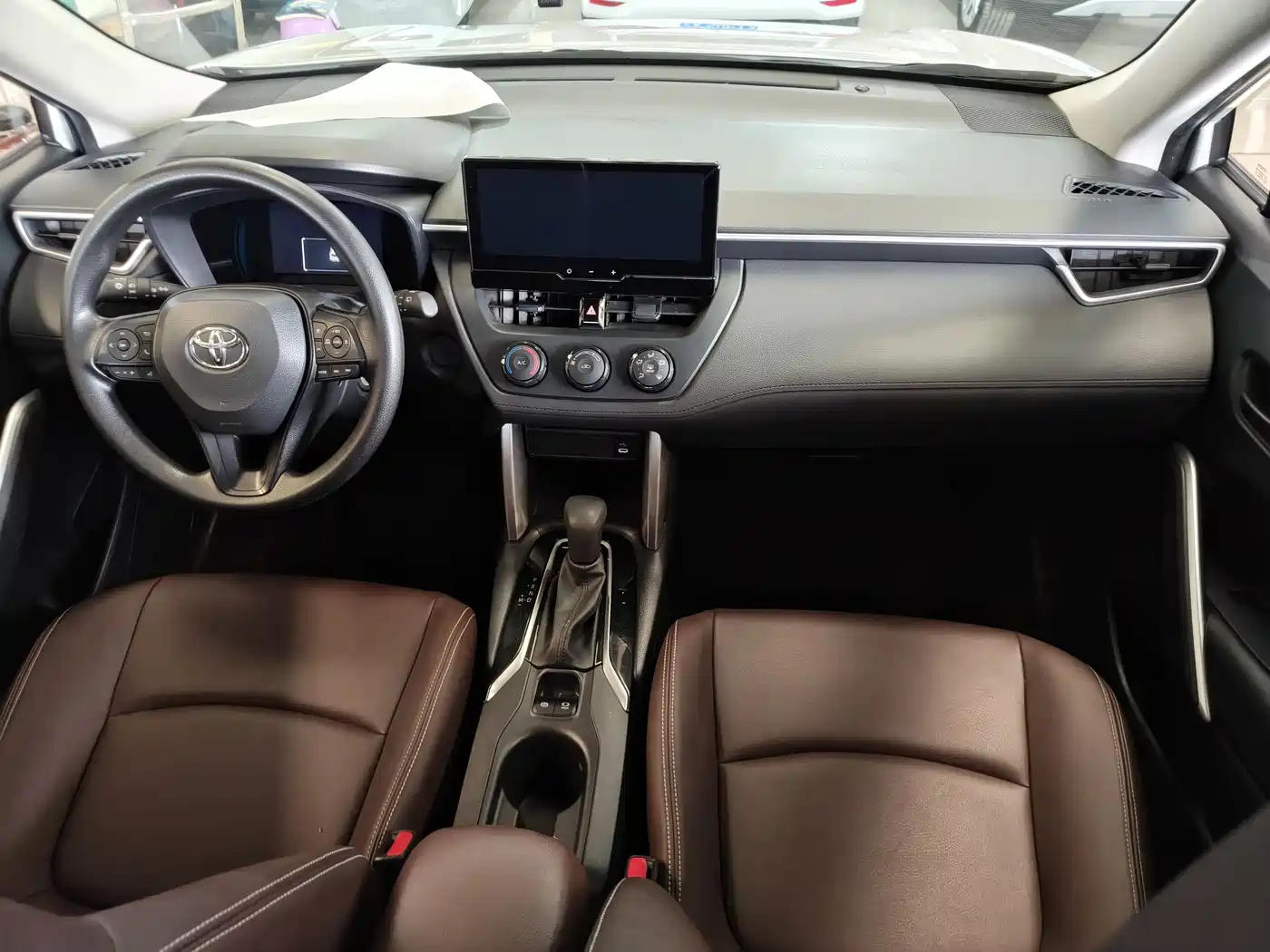 Toyota Corolla Cross 2023 2.0L 20th Anniversary Platinum Edition фото 8