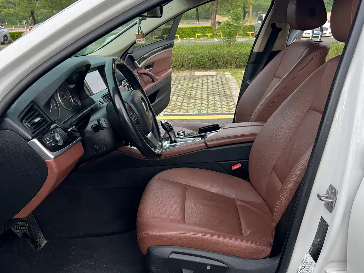 BMW 5 Series 2017 525Li Leading Edition фото 6