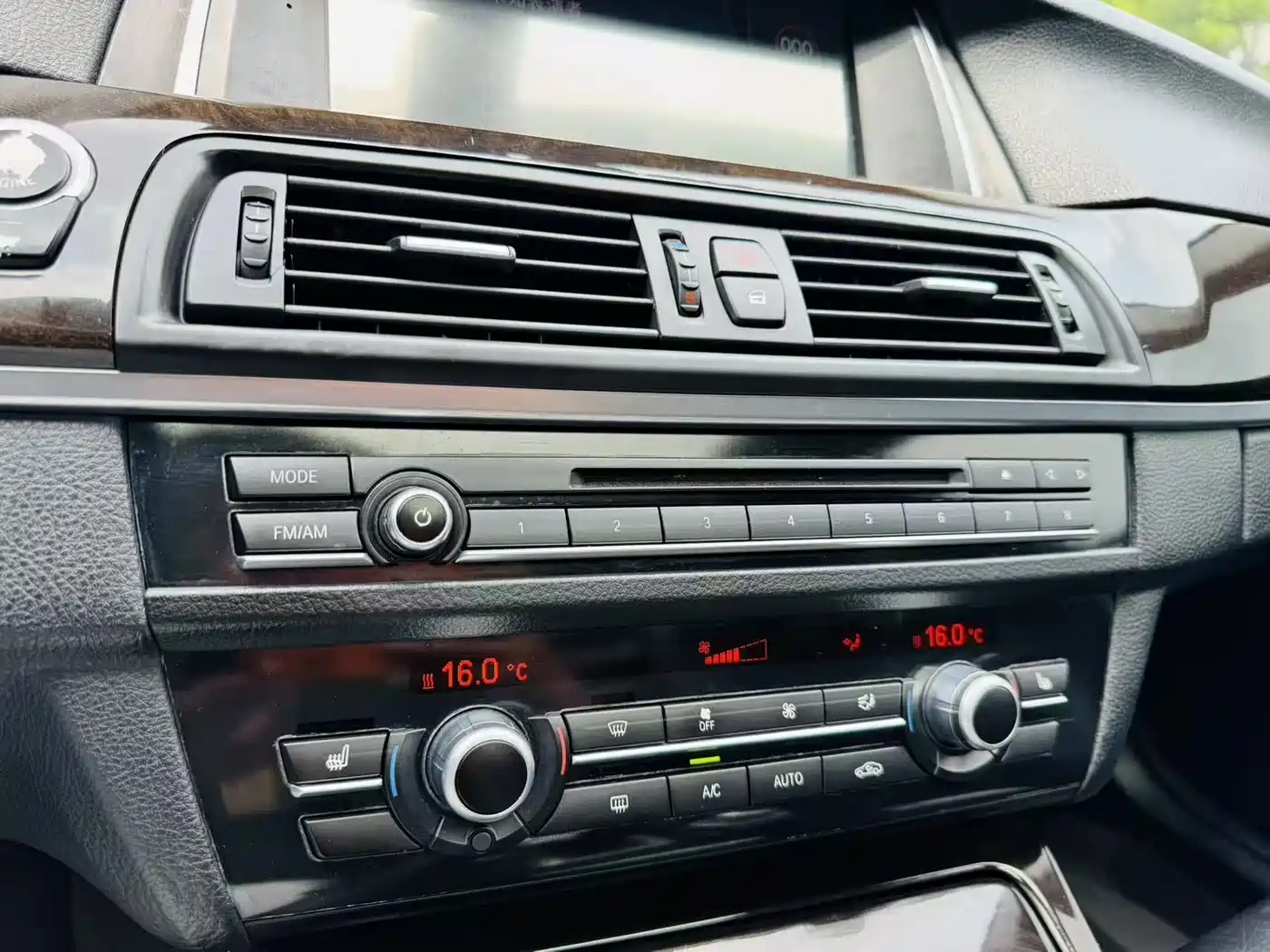 BMW 5 Series 2013 525Li Leadership фото 15