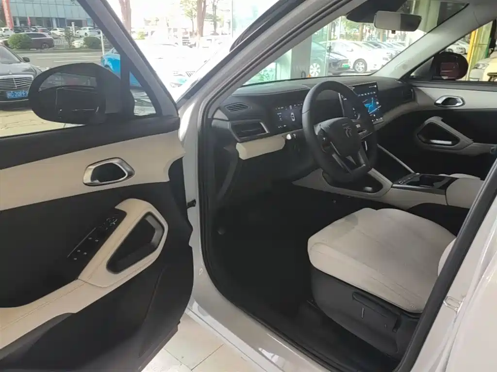 BYD Yuan UP 2025 Smart Drive Edition 401KM Vitality Version фото 16