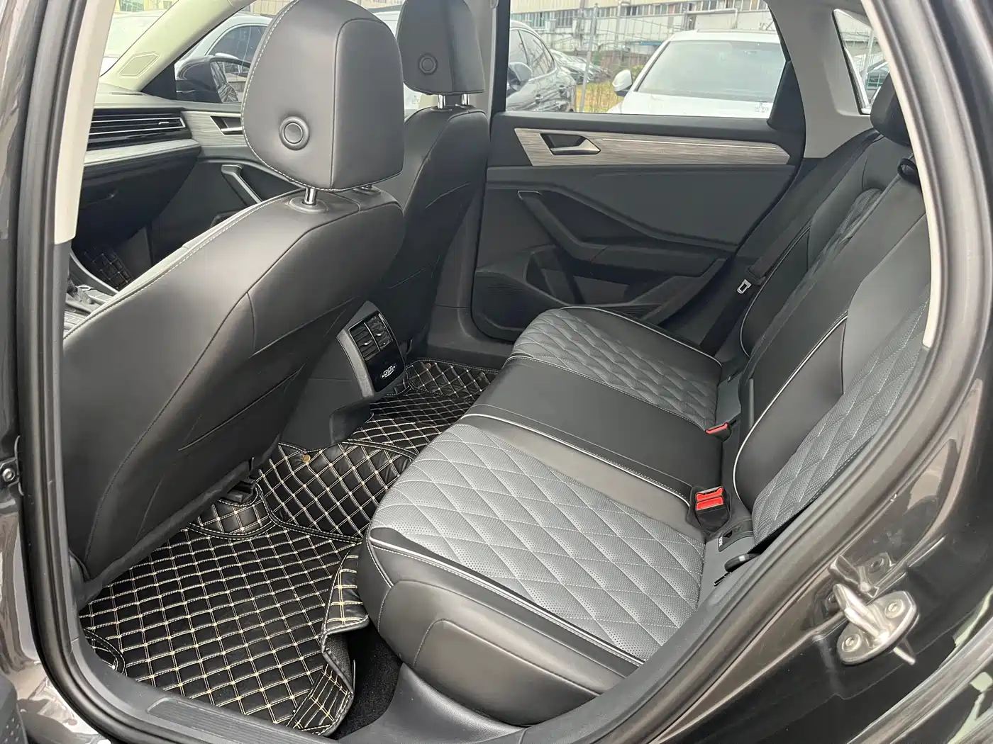 Volkswagen Sagitar 2024 300TSI DSG Surpass Edition фото 5