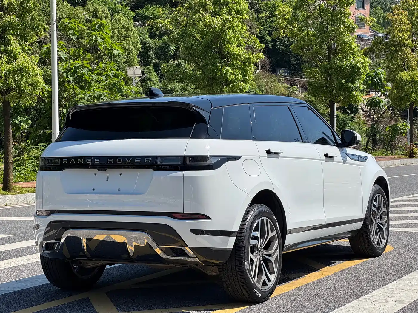 Land Rover Range Rover Evoque 2023 Range Rover Evoque L 249PS Luxury Edition фото 6
