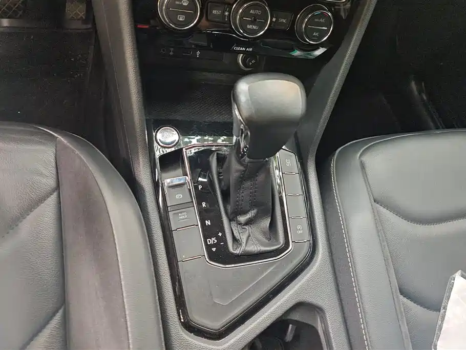 Volkswagen Tiguan L 2018 Facelift 330TSI Automatic 2WD Luxury Edition фото 16
