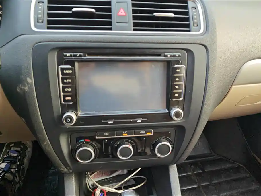 Volkswagen Sagitar 2014 Facelift 1.6L Automatic Comfort фото 13
