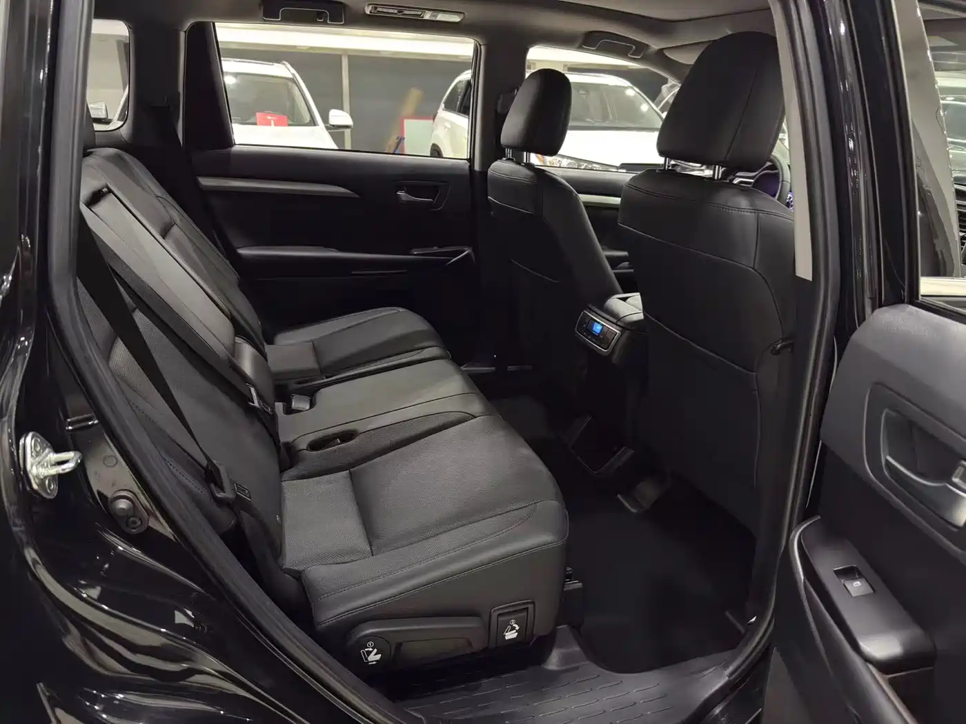 Toyota Highlander 2018 2.0T 4WD Luxury 7-seater China VI фото 13