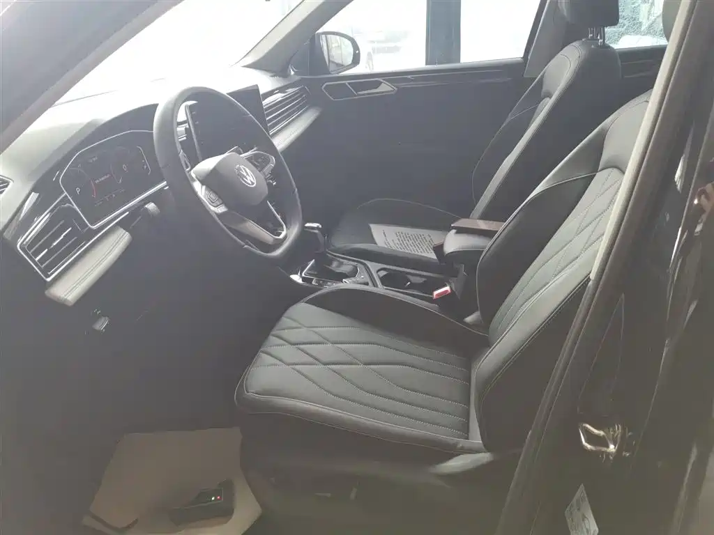Volkswagen Tiguan L 2025 Model 300TSI Auto 2WD Dragon Edition фото 11