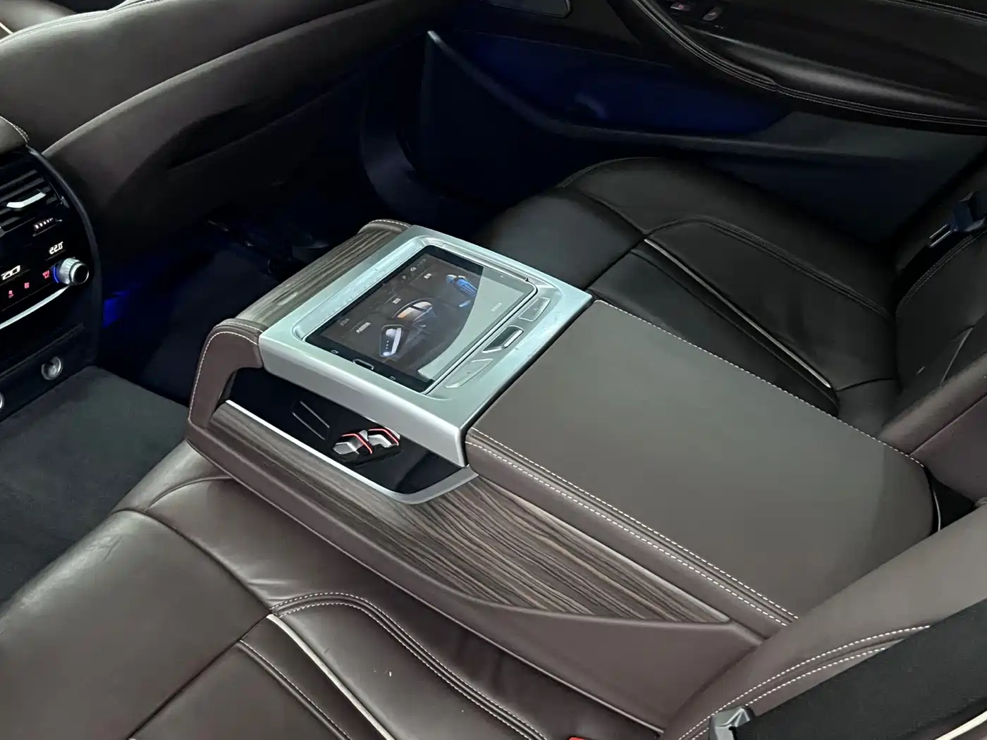 BMW 5 Series 2019 530Li Premium Luxury Package фото 18