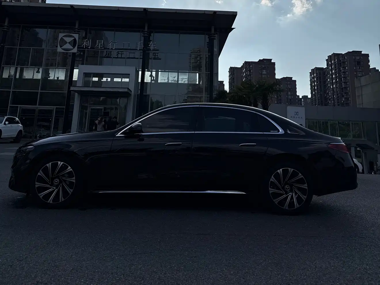 Mercedes-Benz E-Class 2025 E 300 L Luxury фото 3