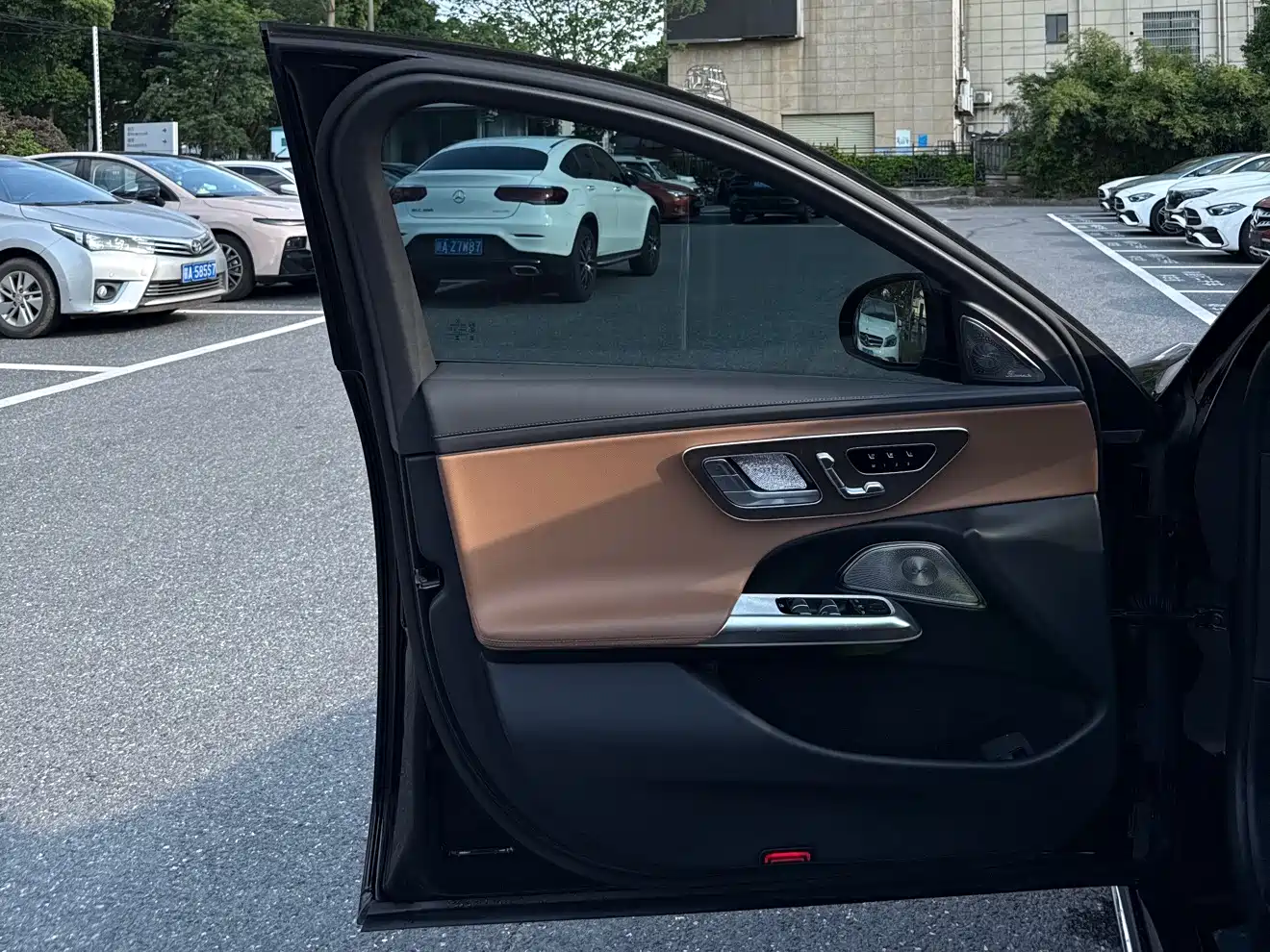 Mercedes-Benz E-Class 2025 E 300 L Luxury фото 8