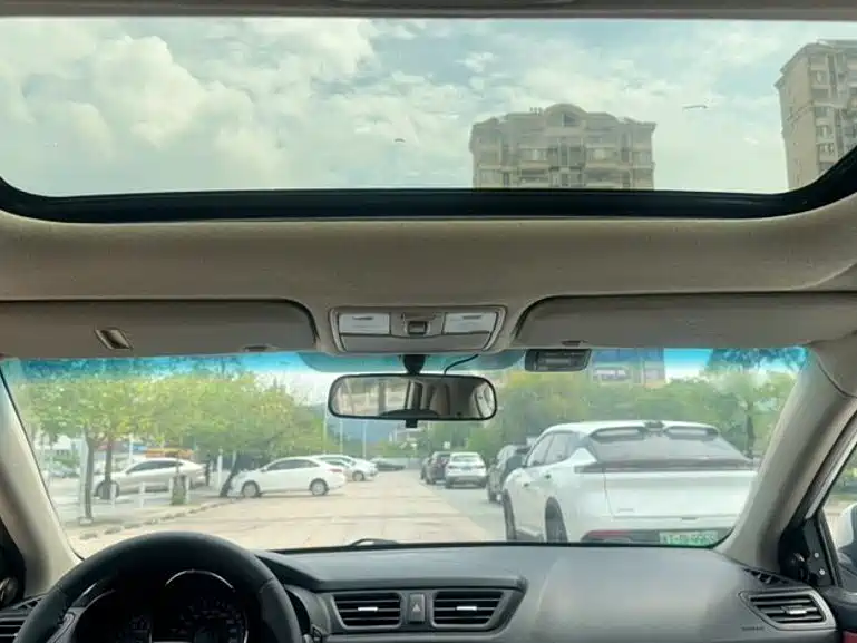 Kia K2 2013 2012 Hatchback 1.4L AT Cool Commemorative Edition