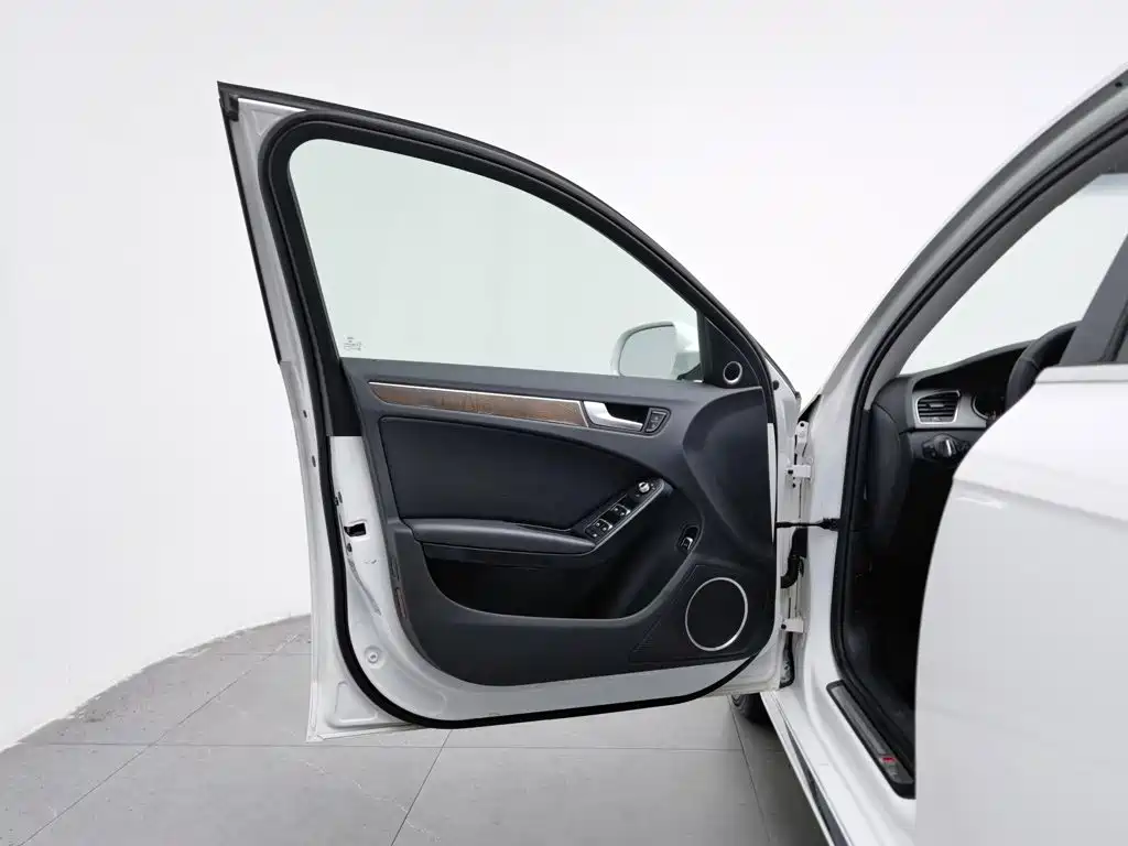 Фото 8 - Audi A4L