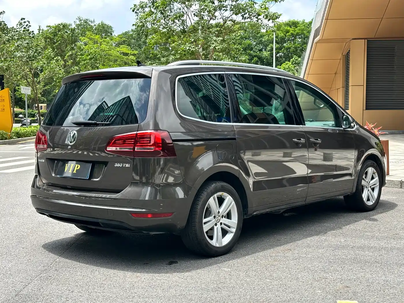 Volkswagen Sharan 2018 380TSI Comfort 7-Seater фото 6