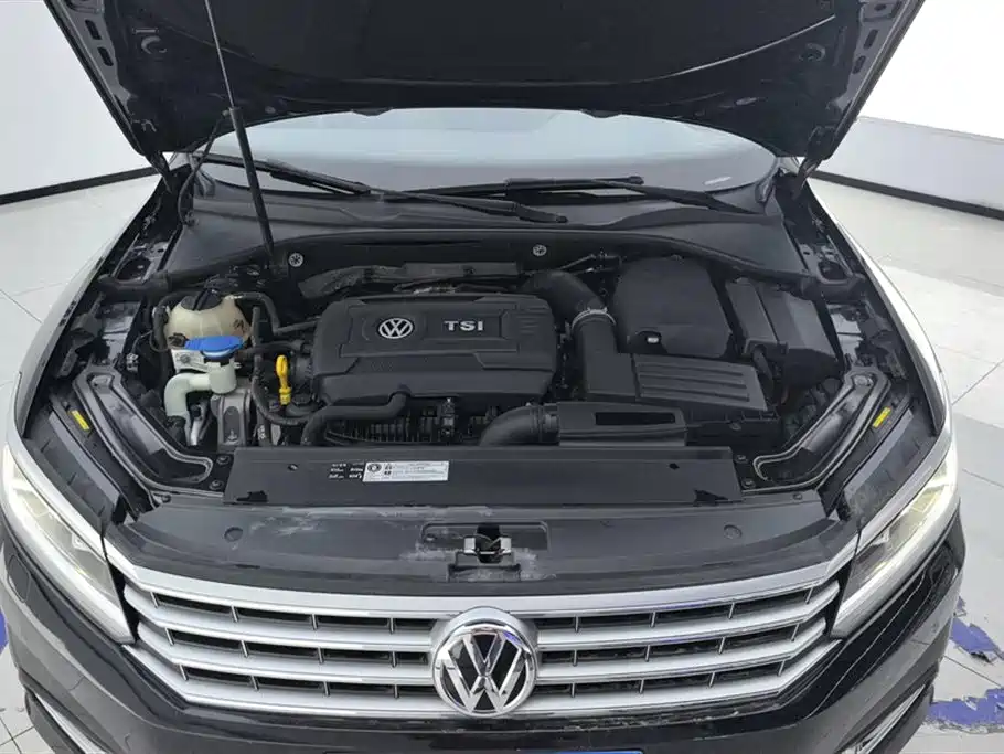 Volkswagen Passat 2017 330TSI DSG Luxury фото 10