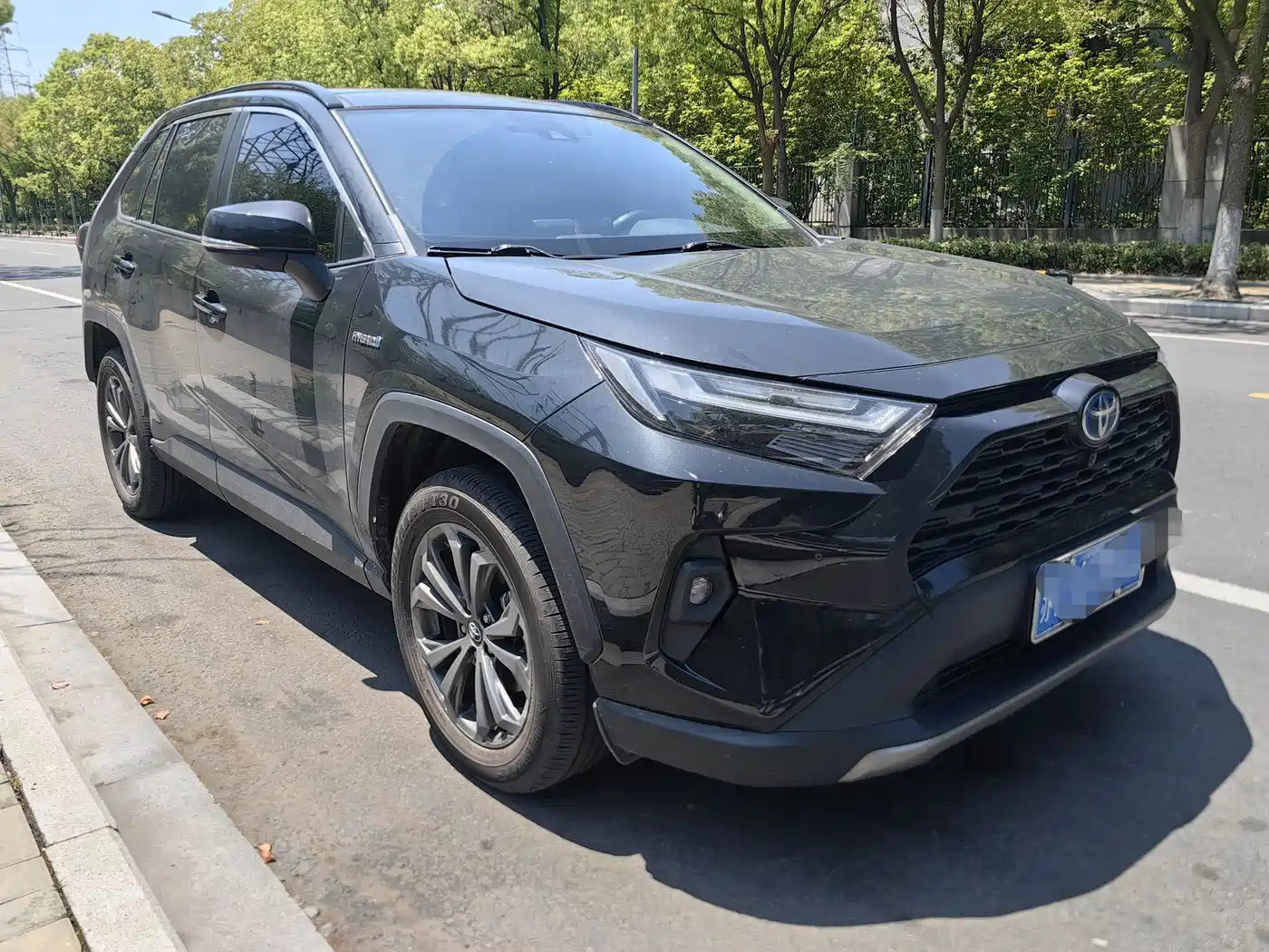 Toyota RAV4 Rongfang 2023 Hybrid 2.5L E-CVT 2WD Elite Plus Edition фото 3