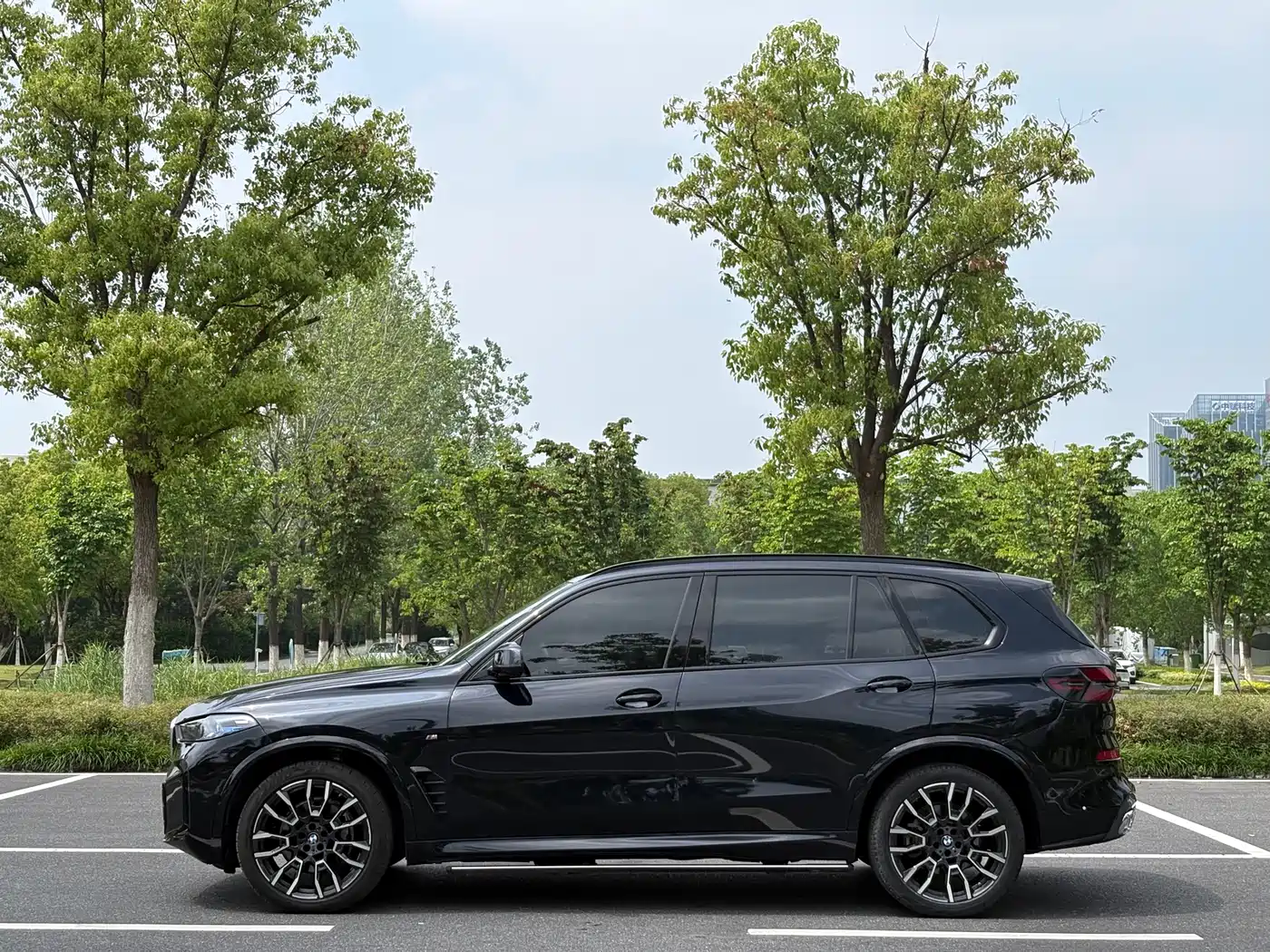 BMW X5 2023 xDrive 40Li M Sport Black Night Package фото 6