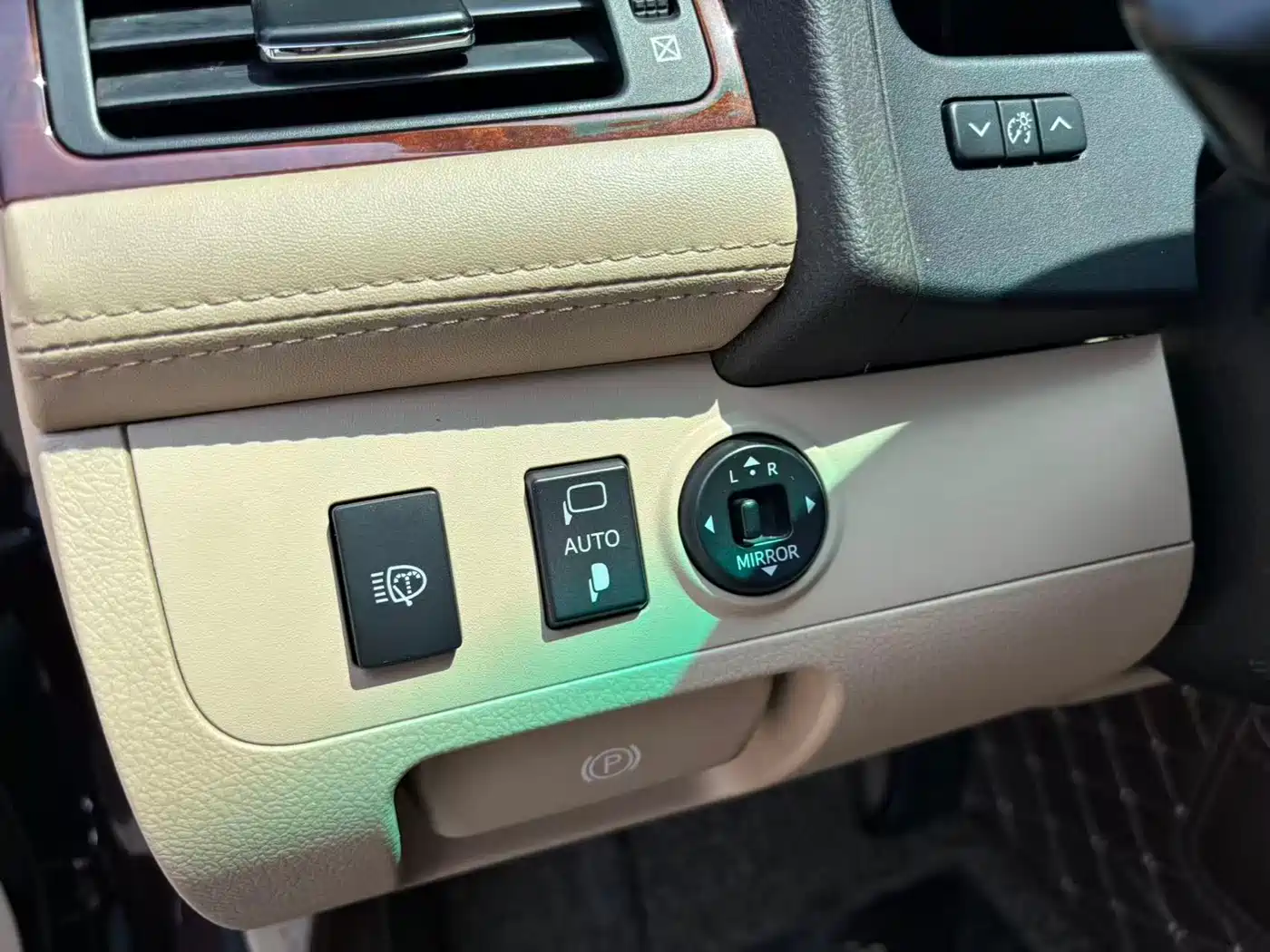 Toyota Crown 2012 2.5L Royal Leather Edition фото 16
