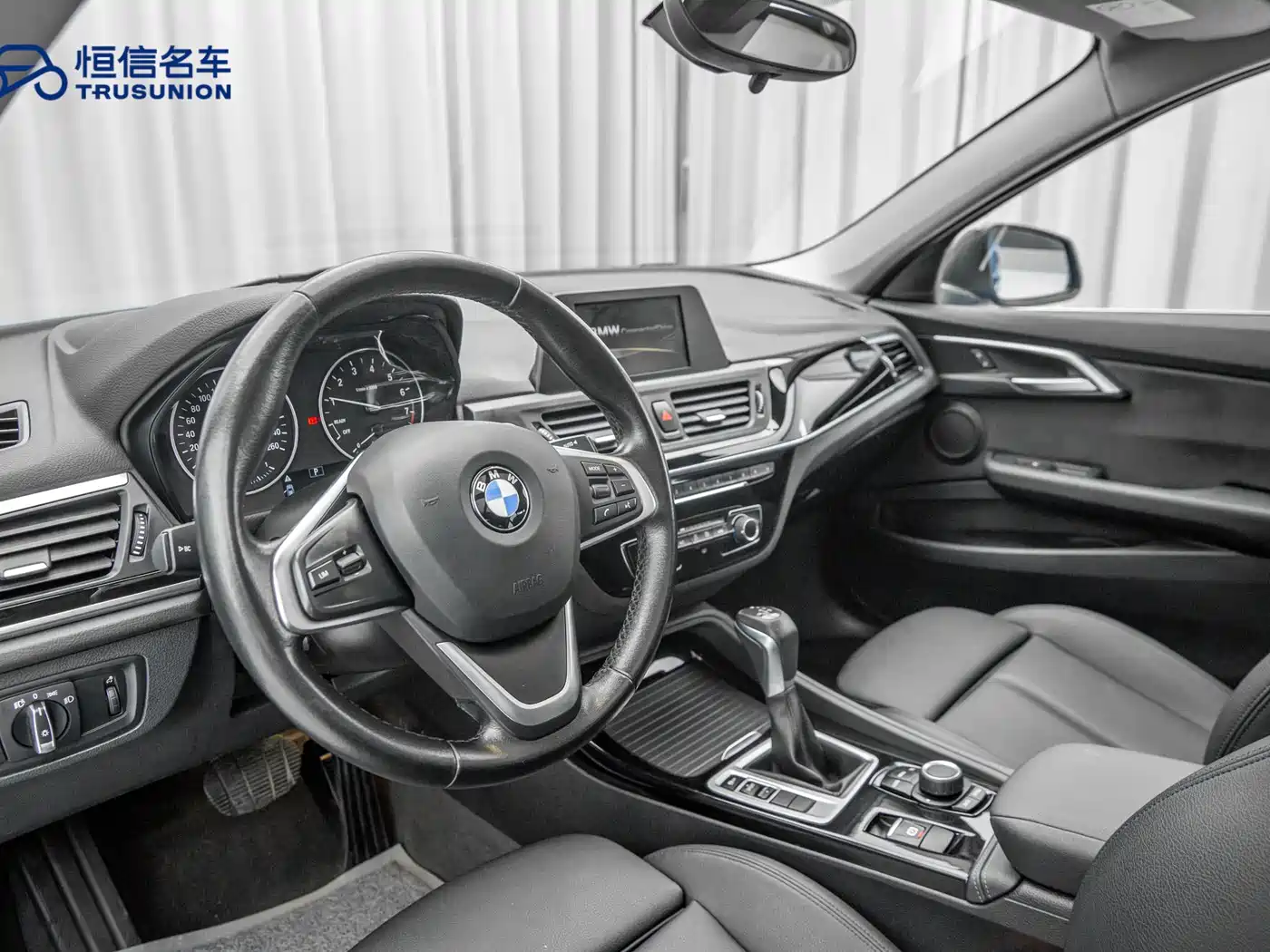 BMW 1 Series 2017 118i Sport фото 11