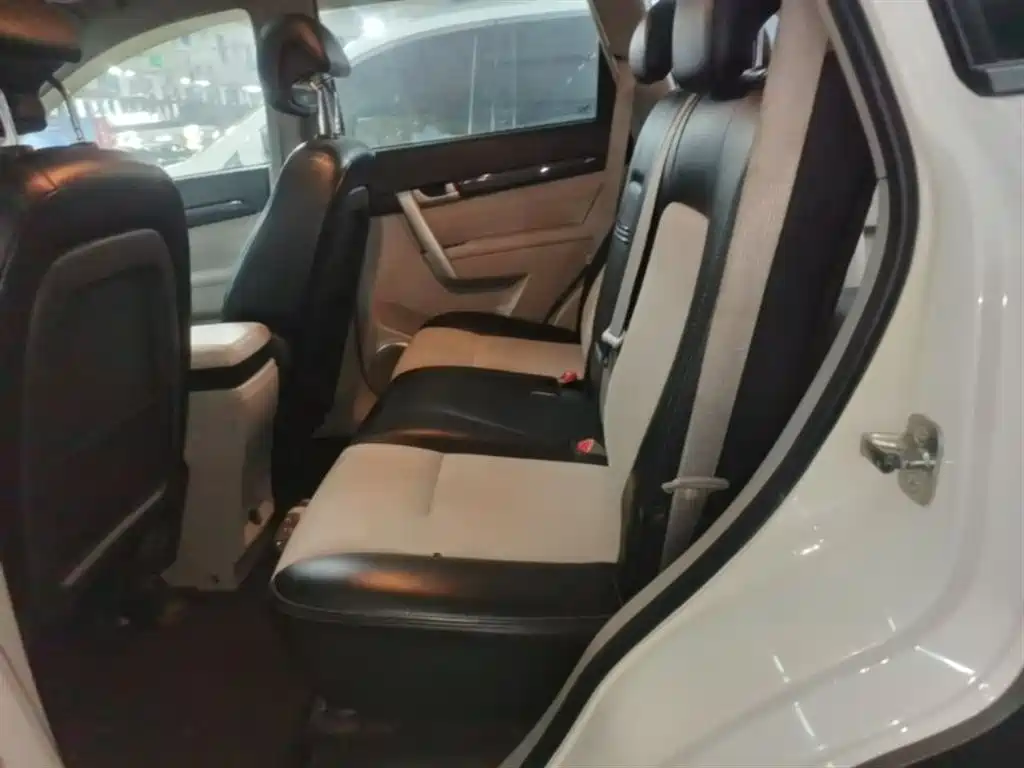 Chevrolet Captiva 2014 2.4L 2WD Urban 5-seater фото 17