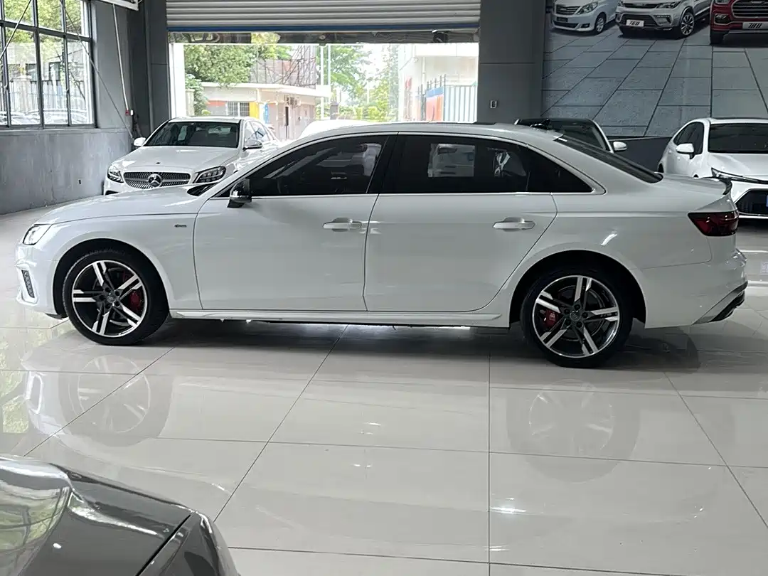Audi A4L 2021 40 TFSI Premium Life Edition фото 10