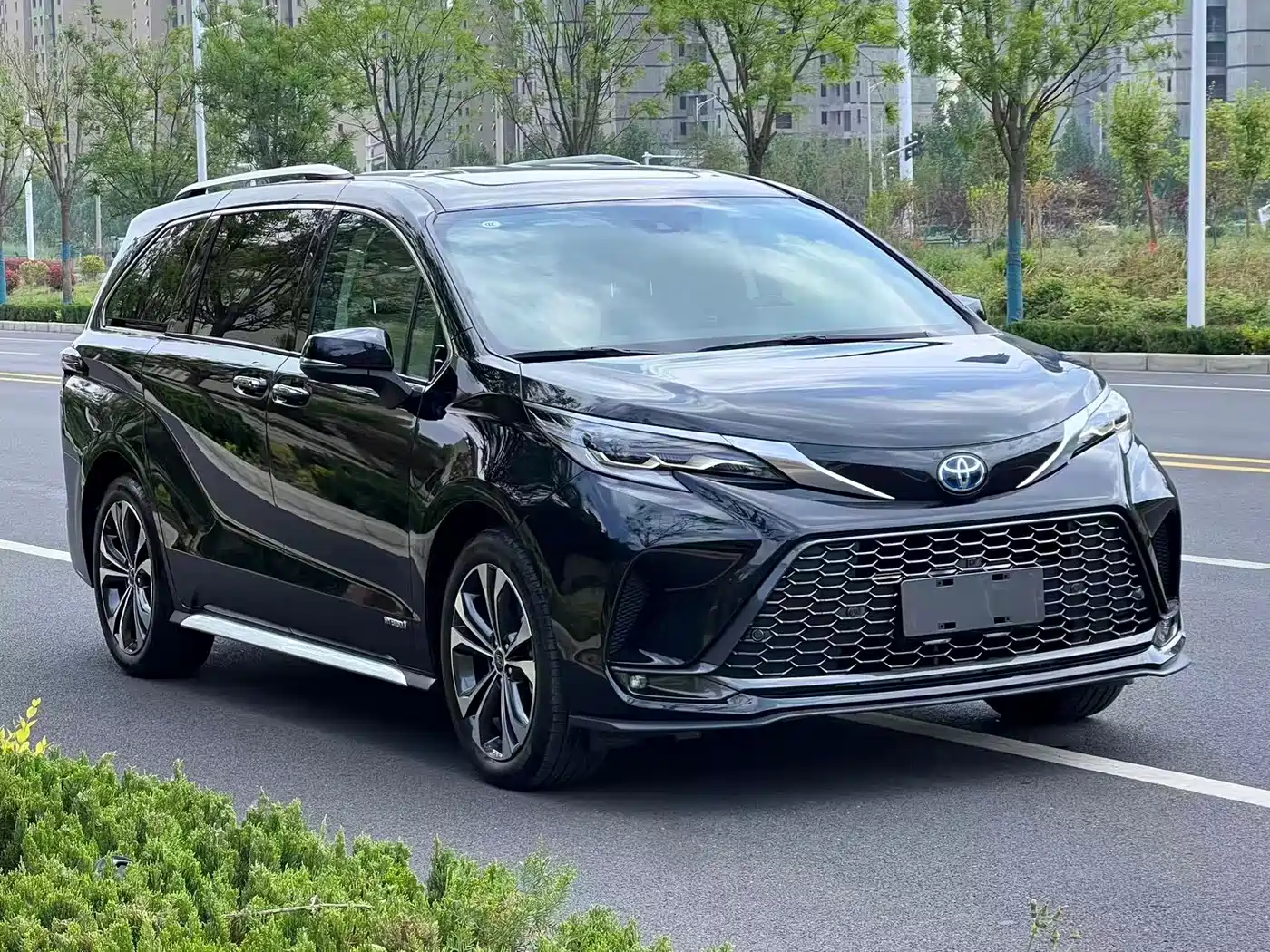 Toyota Granvia 2024 2.5L Hybrid Premium PLUS фото 6