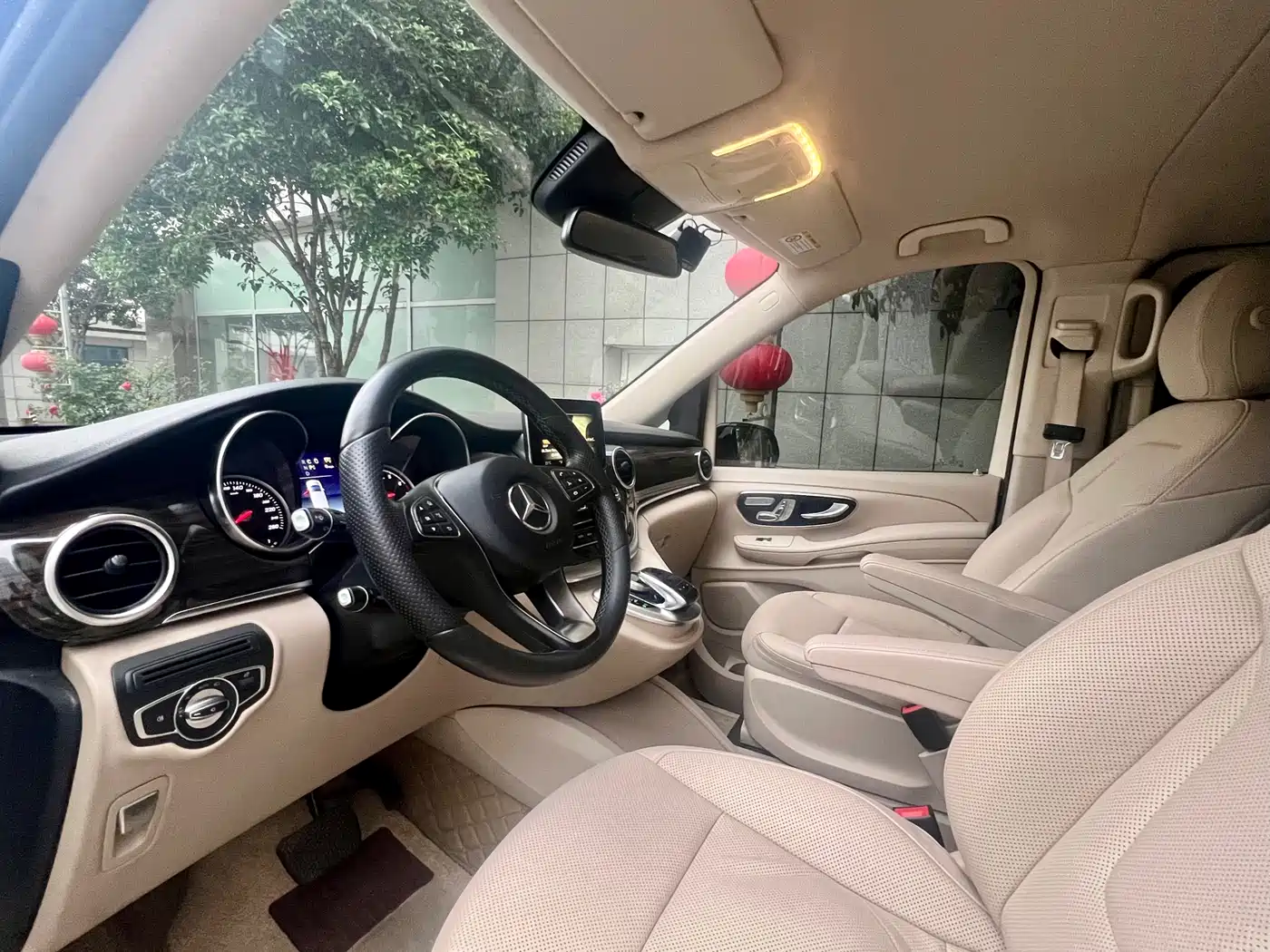 Mercedes-Benz V-Class 2017 Model V 260 Pilot Edition фото 9