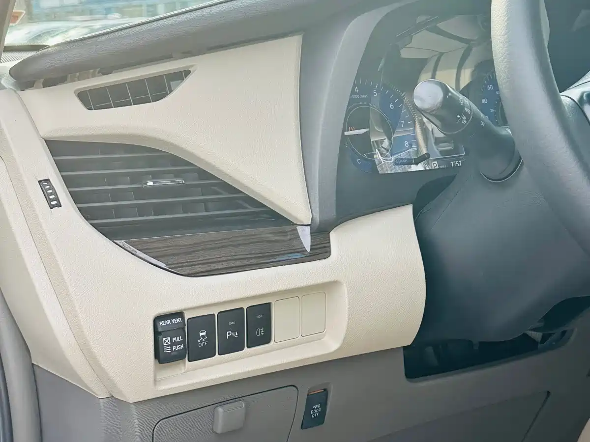 Toyota Sienna 2015 3.5L 2WD L фото 13