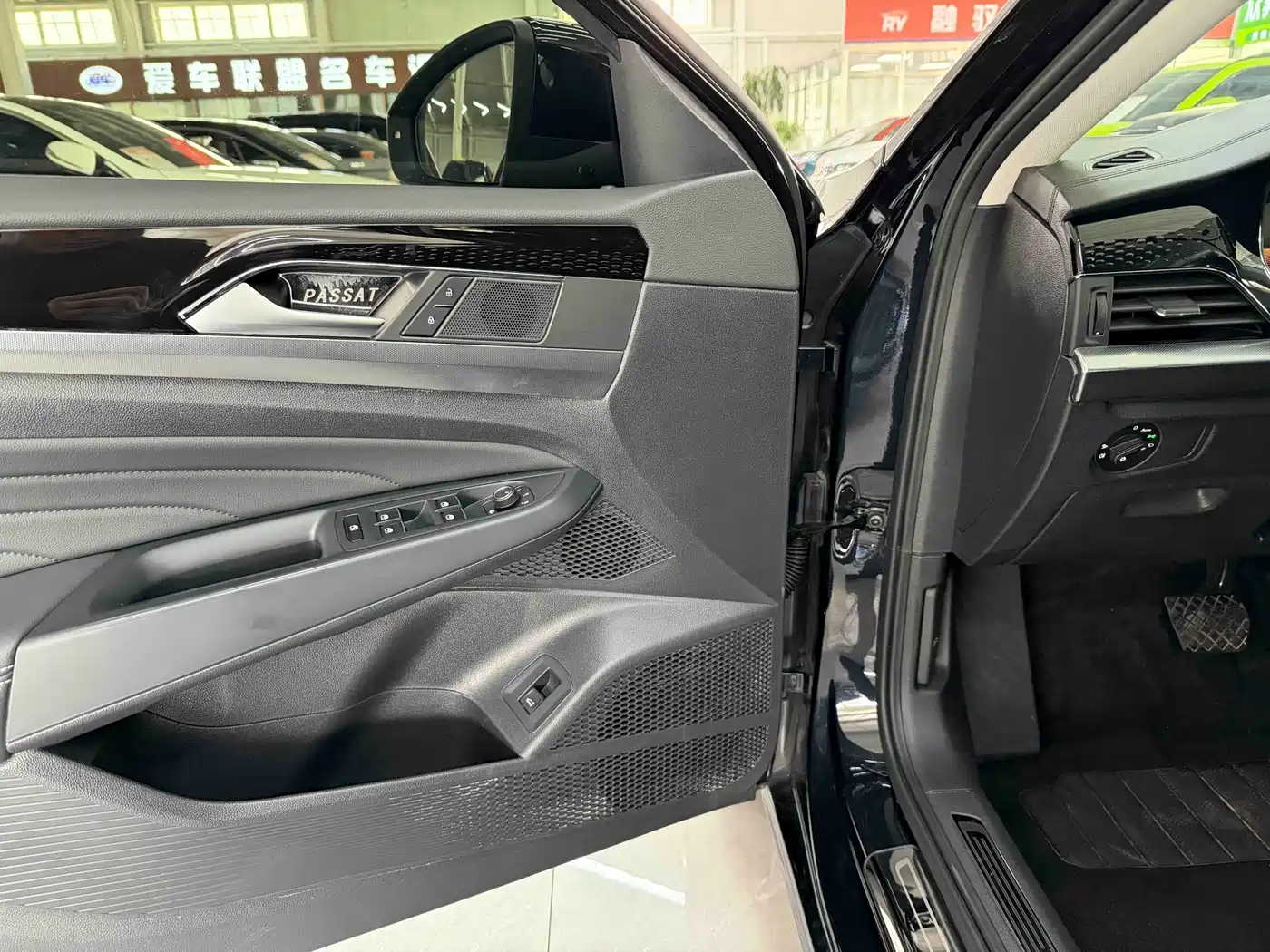 Volkswagen Passat 2023 280TSI Elite Edition фото 9