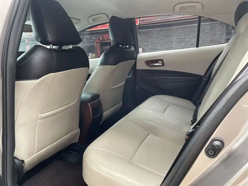 Toyota Corolla 2021 Hybrid 1.8L E-CVT Pioneer Edition фото 5