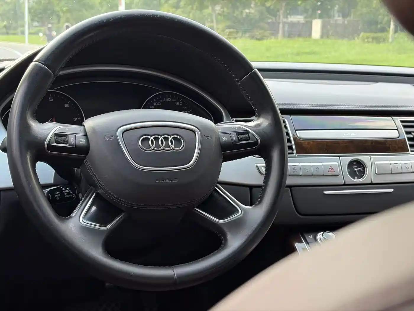 Фото 17 - Audi A8