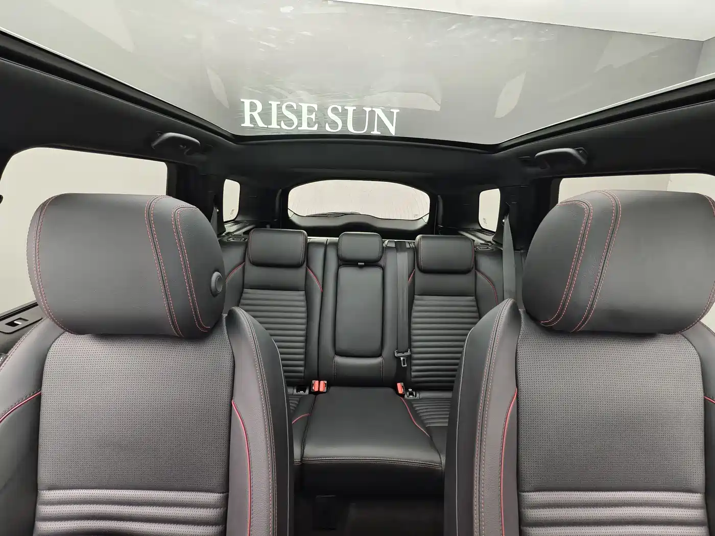 Land Rover Discovery Sport 2023 249PS R-Dynamic S Performance Version фото 11