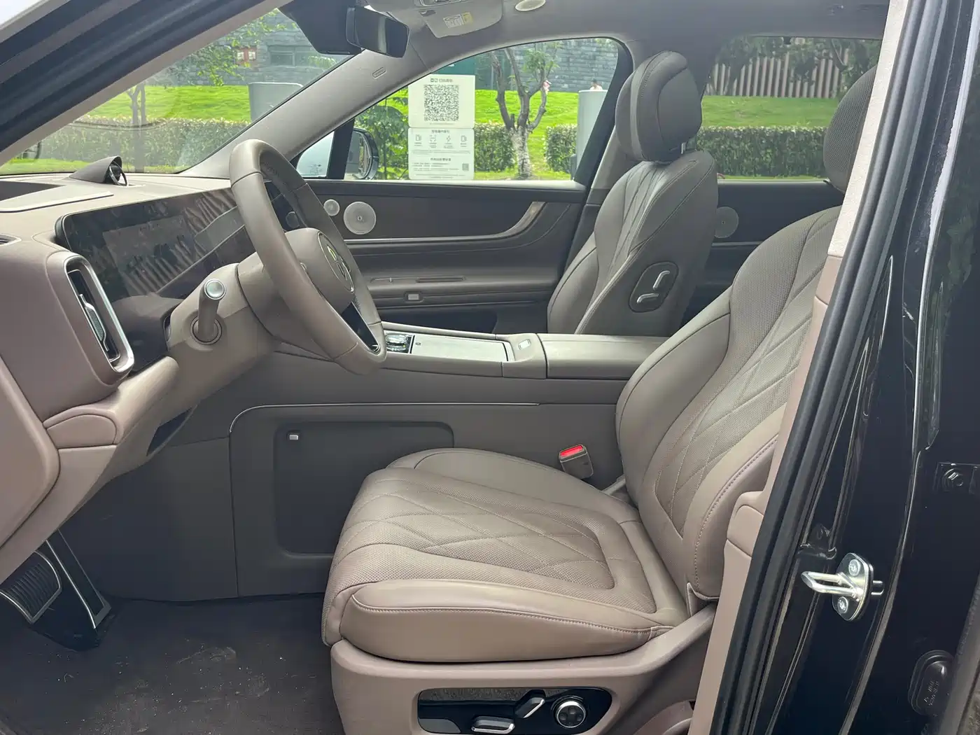 AITO Wenjie AITO M9 2024 Model Extended Range Ultra Edition 52kWh 5-Seater фото 8