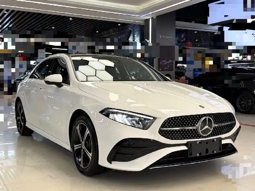 Mercedes-Benz A-Class 2023 A 200 L Fashion фото 3