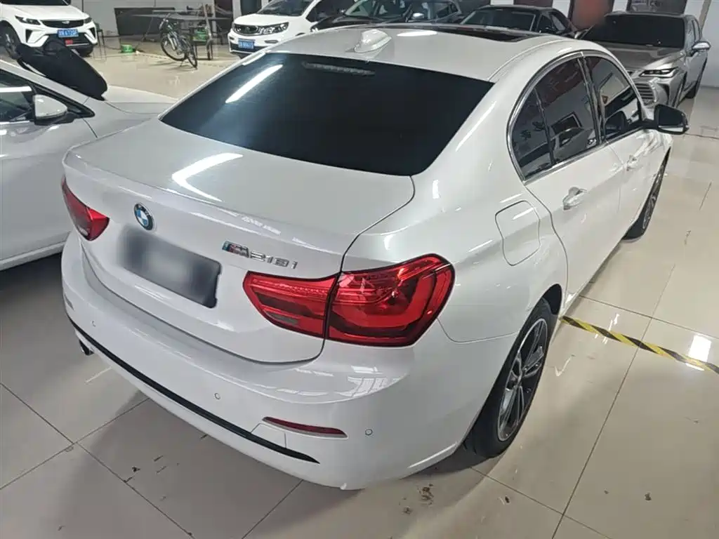 BMW 1 Series 2018 118i Sport Edition фото 7