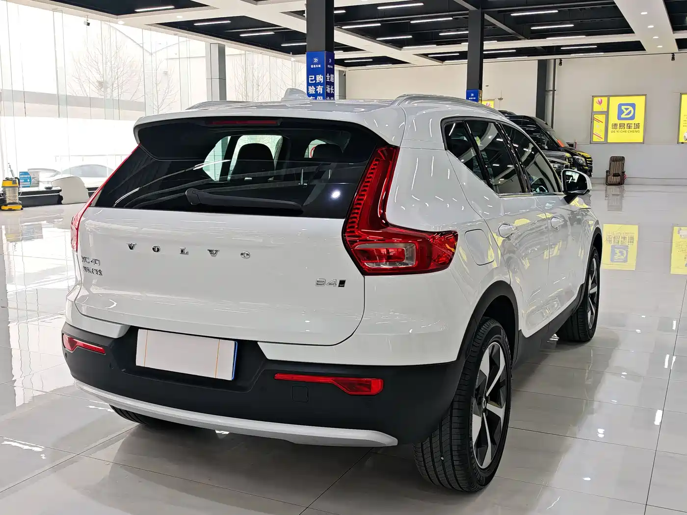 VOLVO XC40