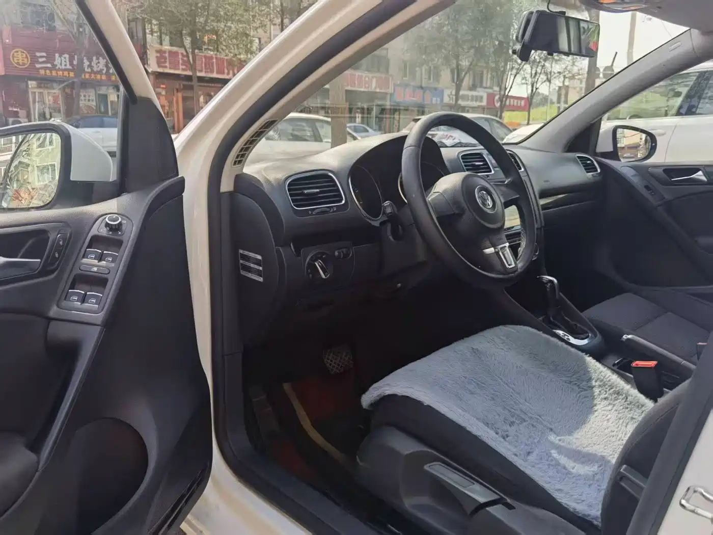 Volkswagen Golf 2012 1.6 Automatic Comfort Type фото 8