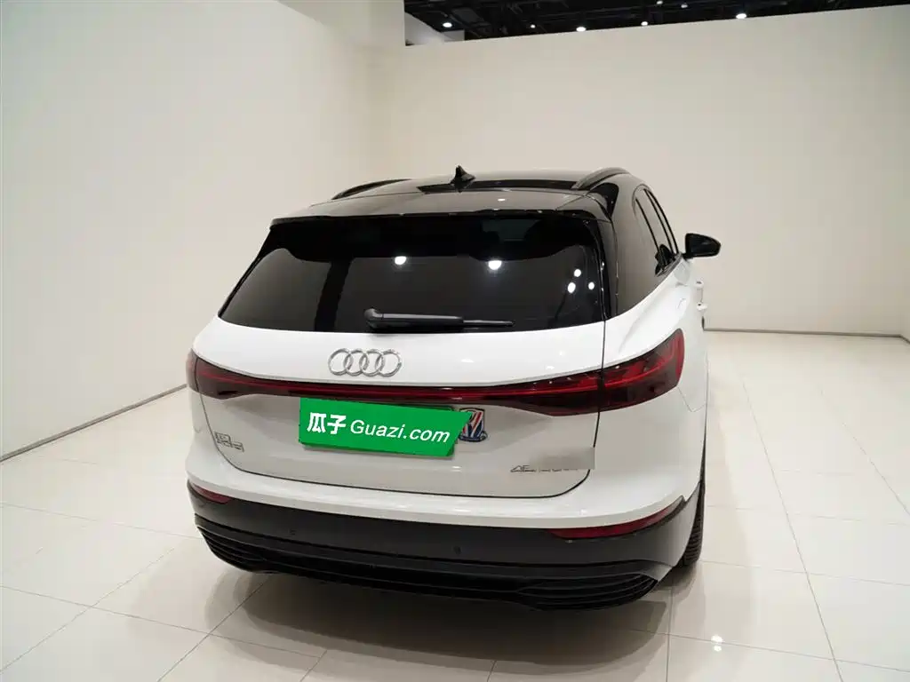Audi Q5 e-tron 2022 40 e-tron Starlight Mech Suit фото 4