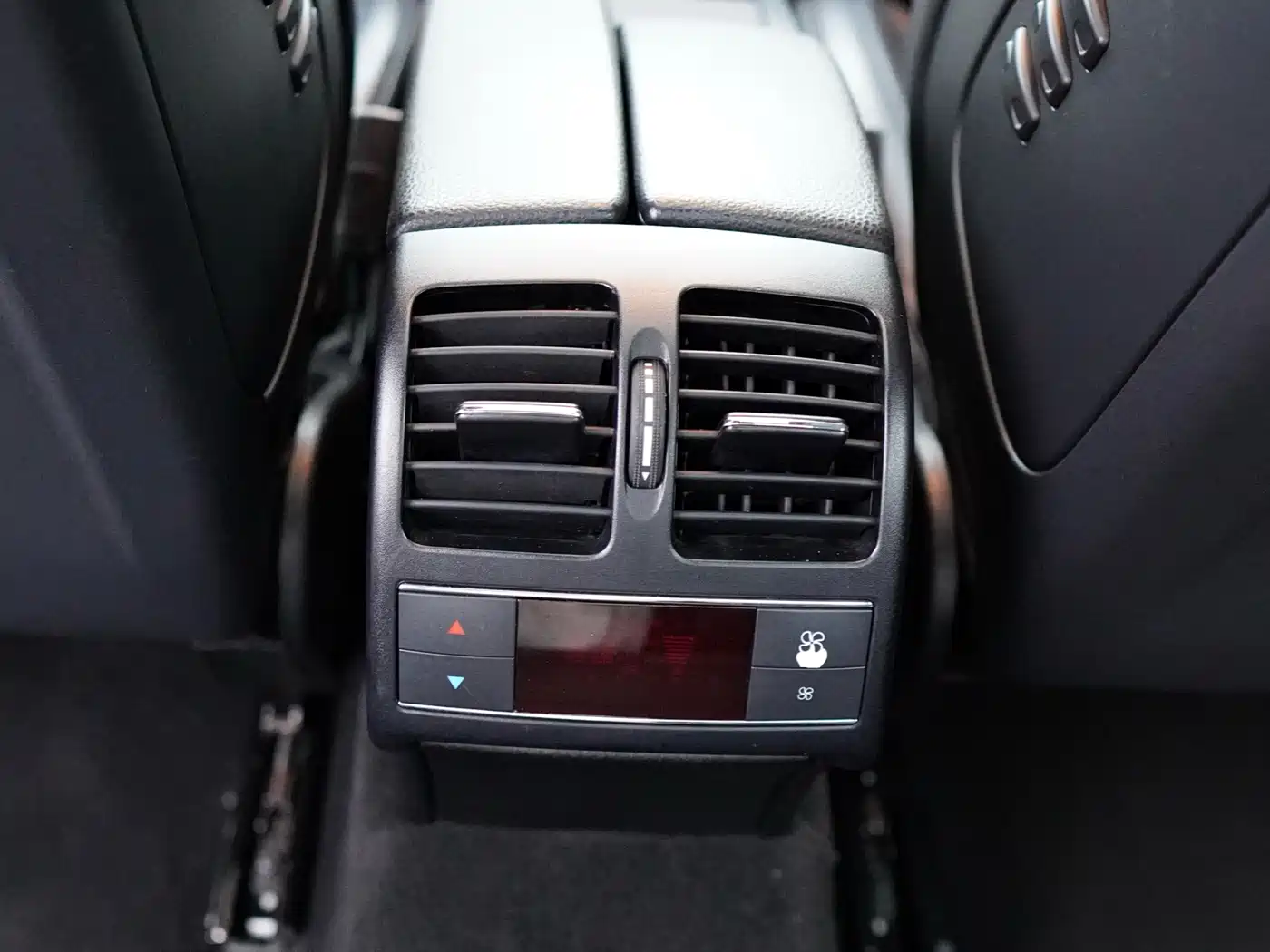 Mercedes-Benz C-Class AMG 2010 AMG C 63 Sport Enhanced Edition фото 24