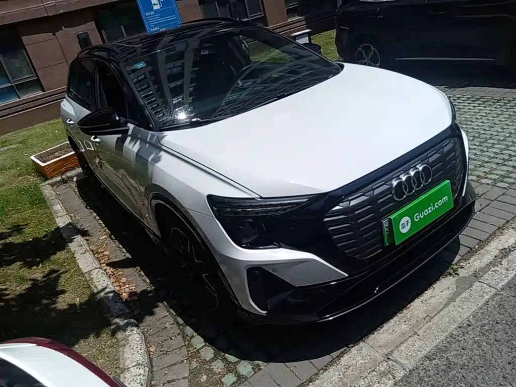 Audi Q5 e-tron 2022 40 e-tron Starlight Mech Suit фото 22
