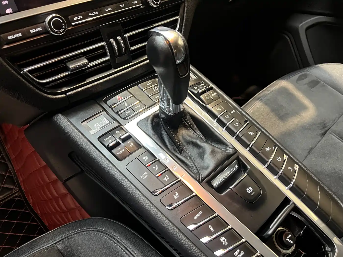 Porsche Macan 2018 Macan 2.0T фото 25