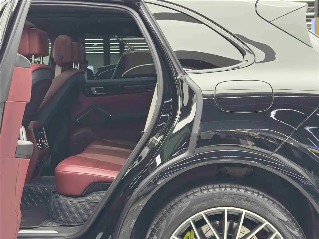 Porsche Cayenne New Energy 2023 Cayenne E-Hybrid 2.0T Platinum Edition фото 7